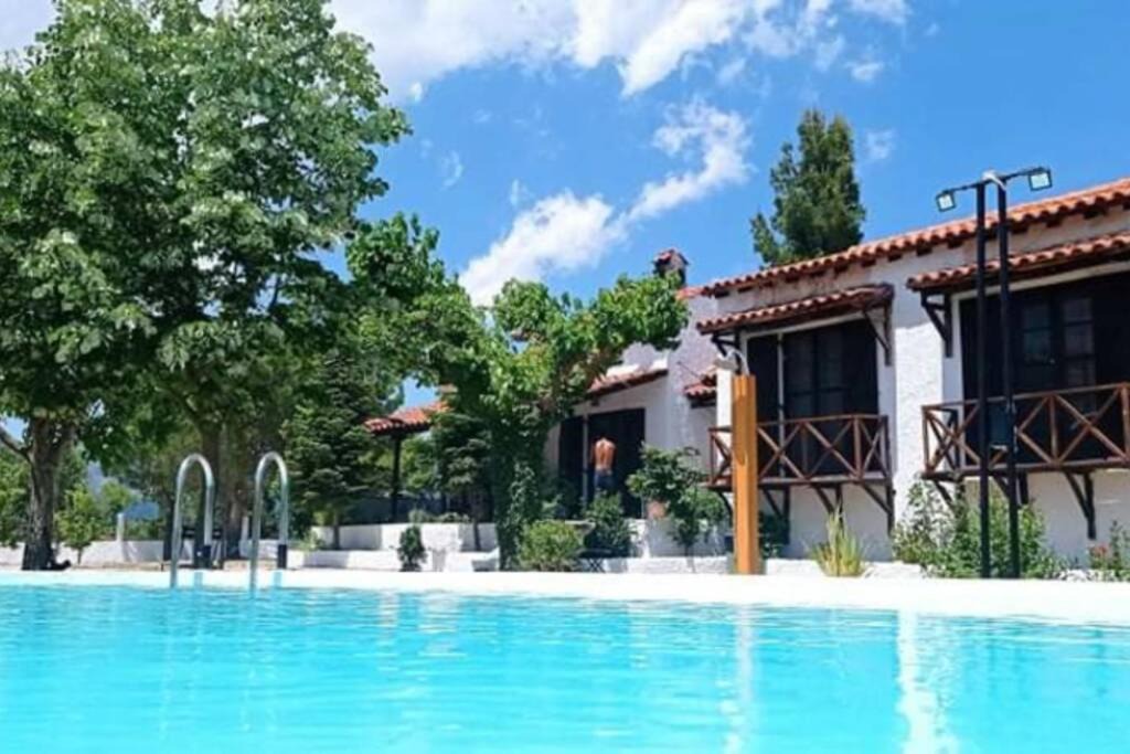 Dirfys-Messapia House | ΑΡΧΟΝΤΙΚΟ ΣΤΟΥΣ ΠΡΟΠΟΔΕΣ ΤΟΥ ΟΡΟΥΣ ΔΙΡΦΥΣ