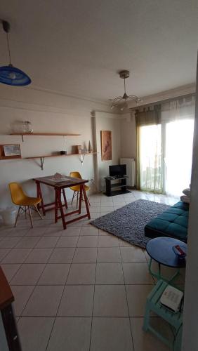 Evosmos Apartment | Φωτεινό κοντά στον σταθμό ΚΤΕΛ Θεσσαλονίκης