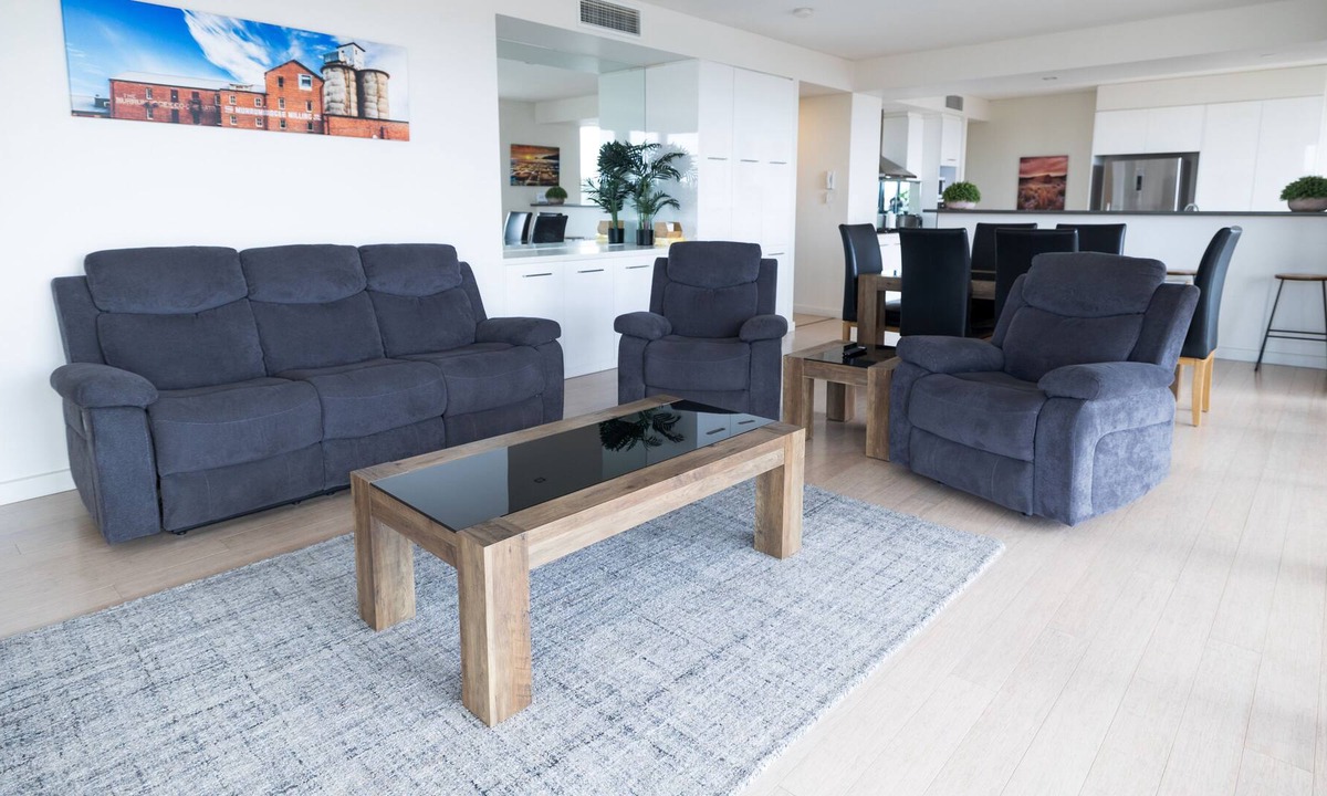 Turvey Park Apartment | 1/303 Flinders · Enjoy Penthouse Living in the CBD! Sleeps 8!