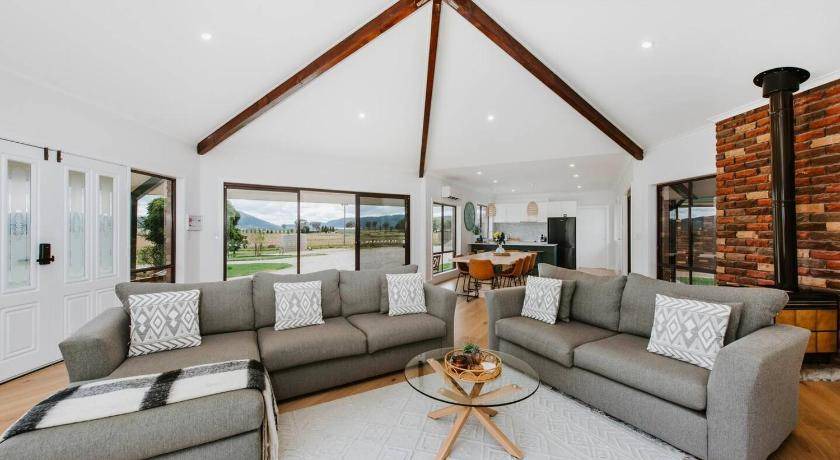 Erudgere House | 1000 m² House ∙ 4 bedrooms ∙ 8 guests
