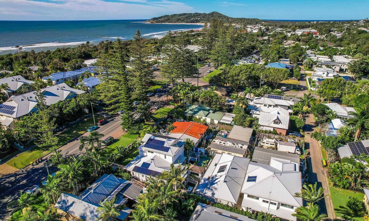 Byron Bay Apartment | 11BR Big Space in the Heart of Byron Bay Sleeps 24