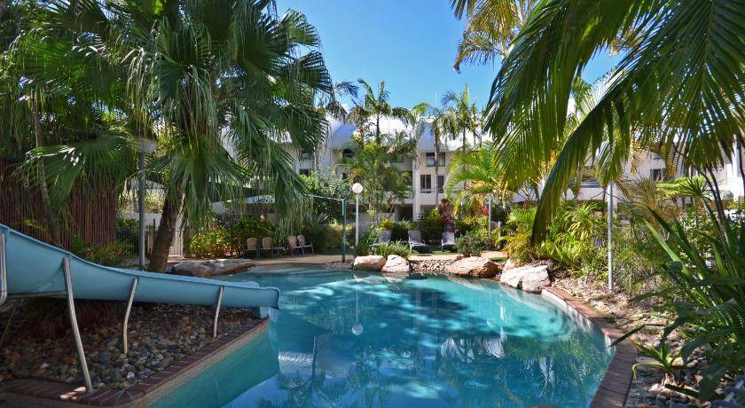 Moffat Beach Apartment | 120 m² Apartment ∙ 3 bedrooms ∙ 7 guests