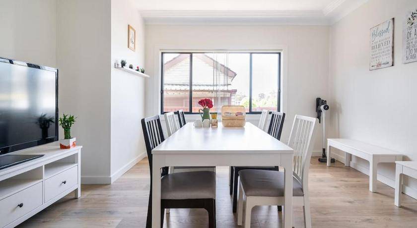 Lidcombe House | 120 m² House ∙ 5 bedrooms ∙ 10 guests