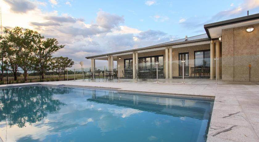 Kingswood Hotel | 120 m² Motel ∙ 5 bedrooms ∙ 10 guests