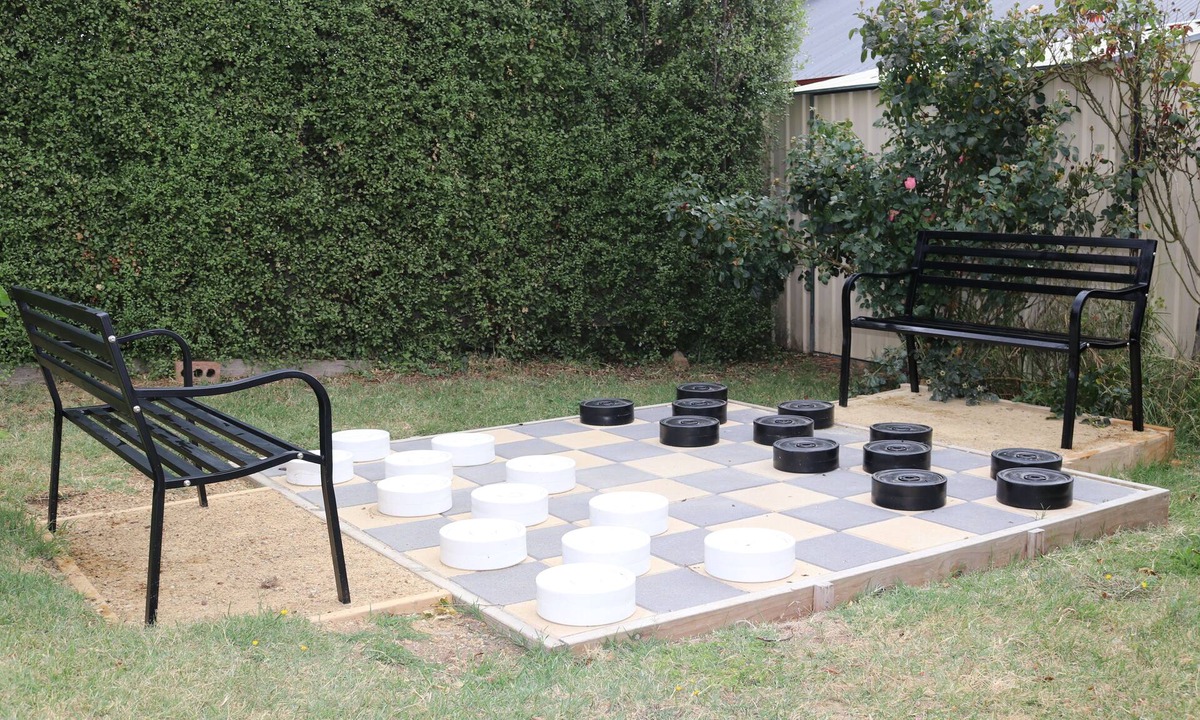 Sebastopol House | 13 bedrooms,6.5 bathroom, sleeps 40+, playgrounds, giant checkers, table tennis