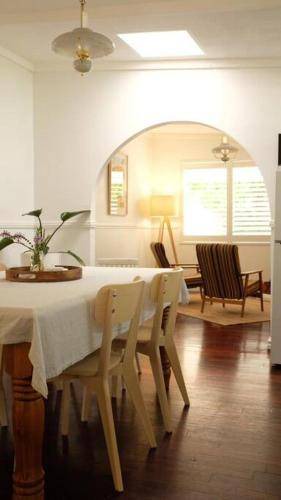 Falcon House | 150 m² House ∙ 3 bedrooms ∙ 8 guests