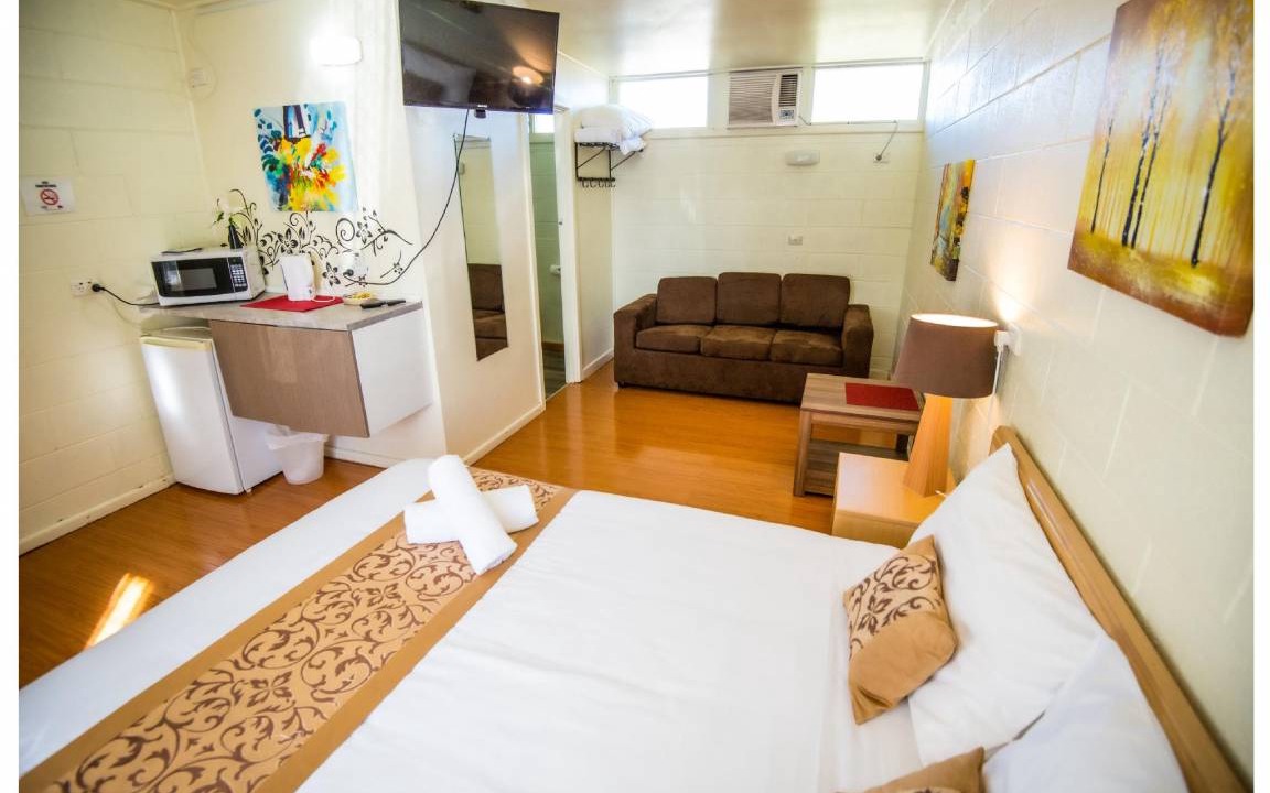 Strathmerton House | 150 m² Motel ∙ 4 bedrooms ∙ 13 guests