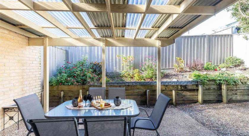 Corlette House | 160 m² House ∙ 3 bedrooms ∙ 6 guests