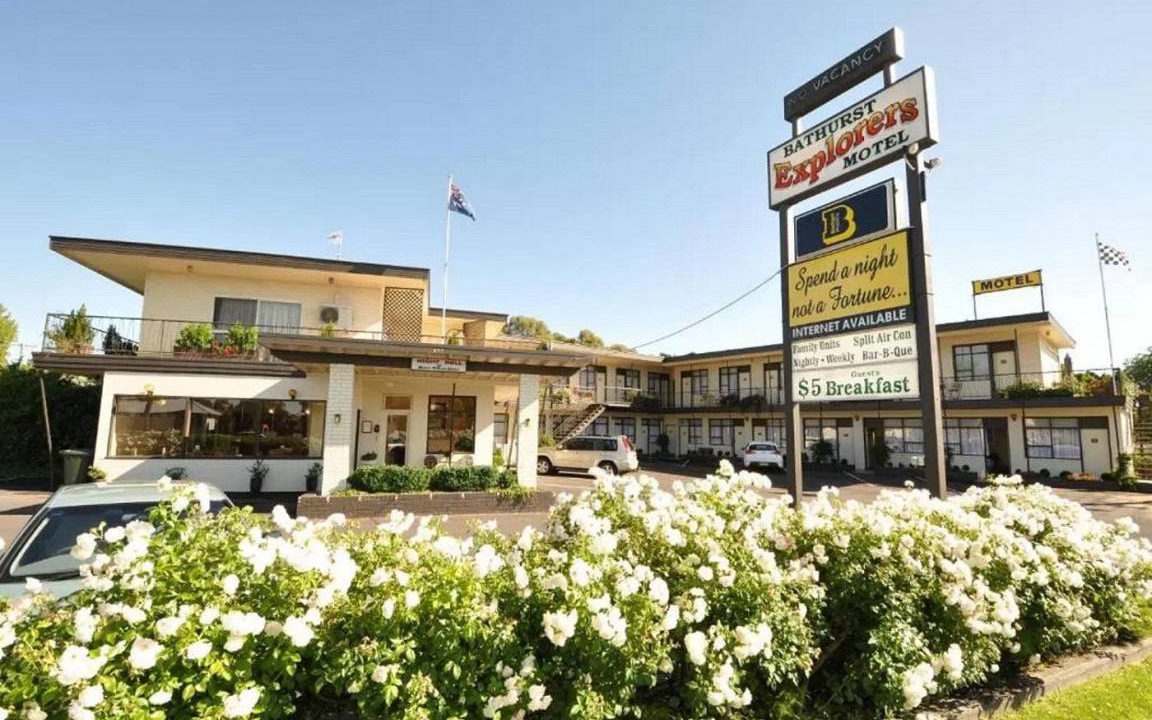 Bathurst Hotel | 180 m² Motel ∙ 3 bedrooms ∙ 15 guests