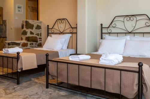 Agios Petros Apartment | 1924 Studios 4