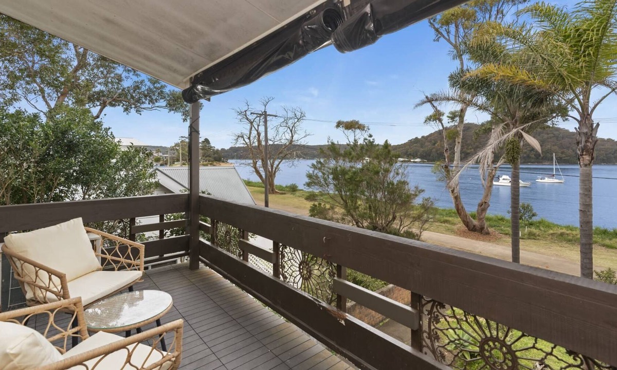 Ettalong Beach Apartment | 2/372 Ocean View - 4pm Check out on Sundays