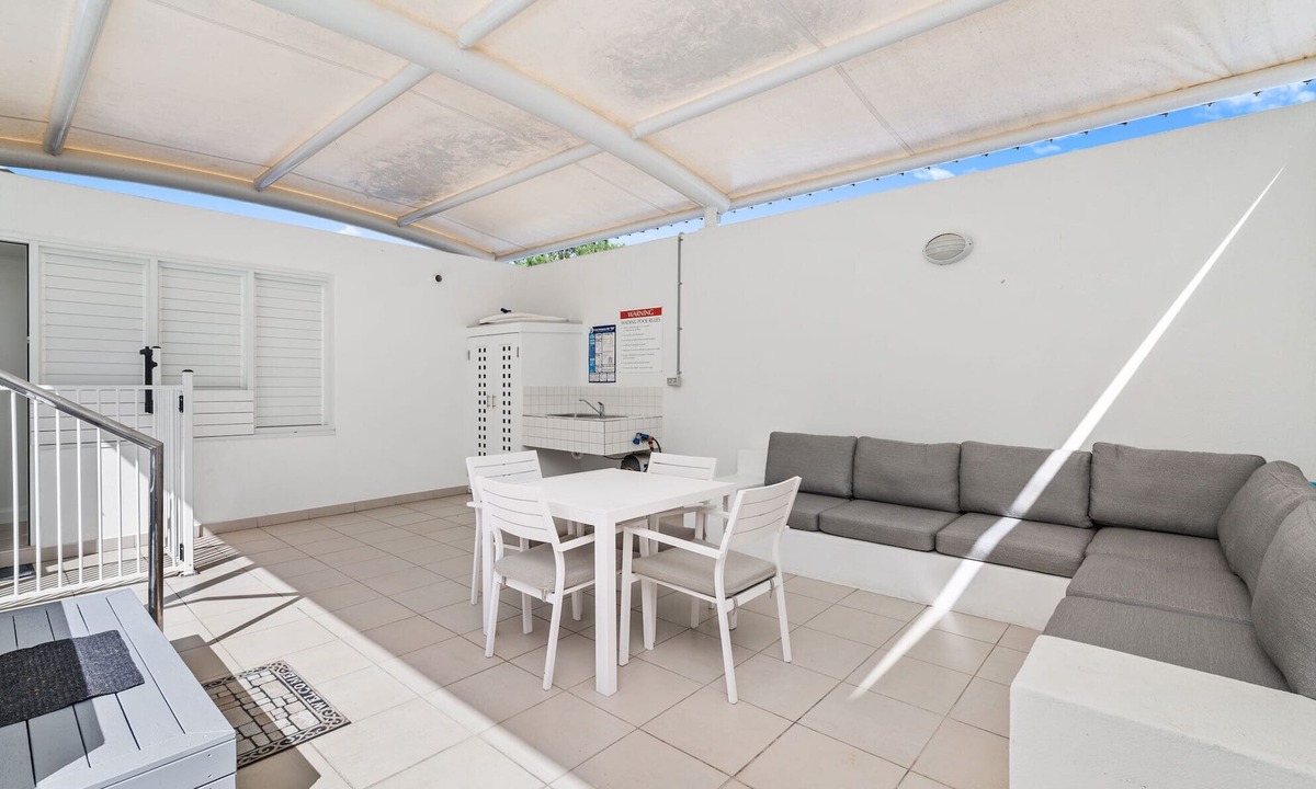 Palm Cove Apartment | 2 Bedroom Oceanfront Penthouse Beach Club