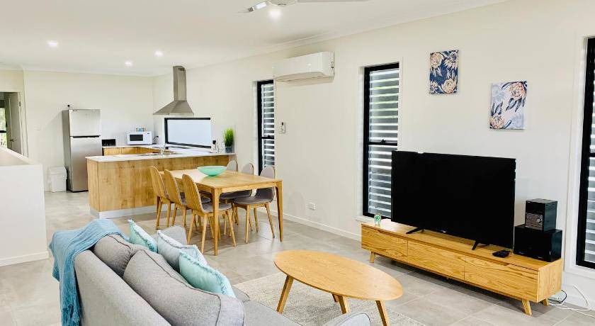 Airlie Beach House | 200 m² House ∙ 3 bedrooms ∙ 6 guests