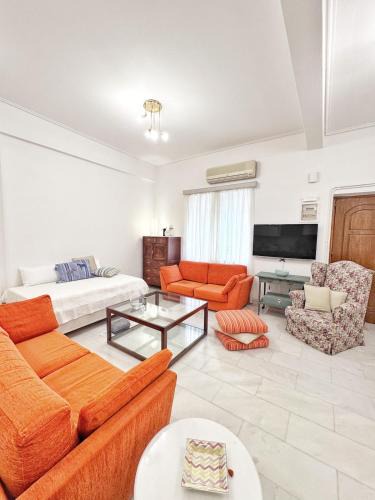 Vyronas Apartment | 26 HoMe