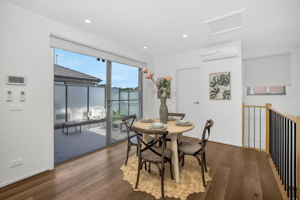 Pascoe Vale South Apartment | 2Bedroom Tranquil Townhouse CLOSE TO CITY & AIRPORT