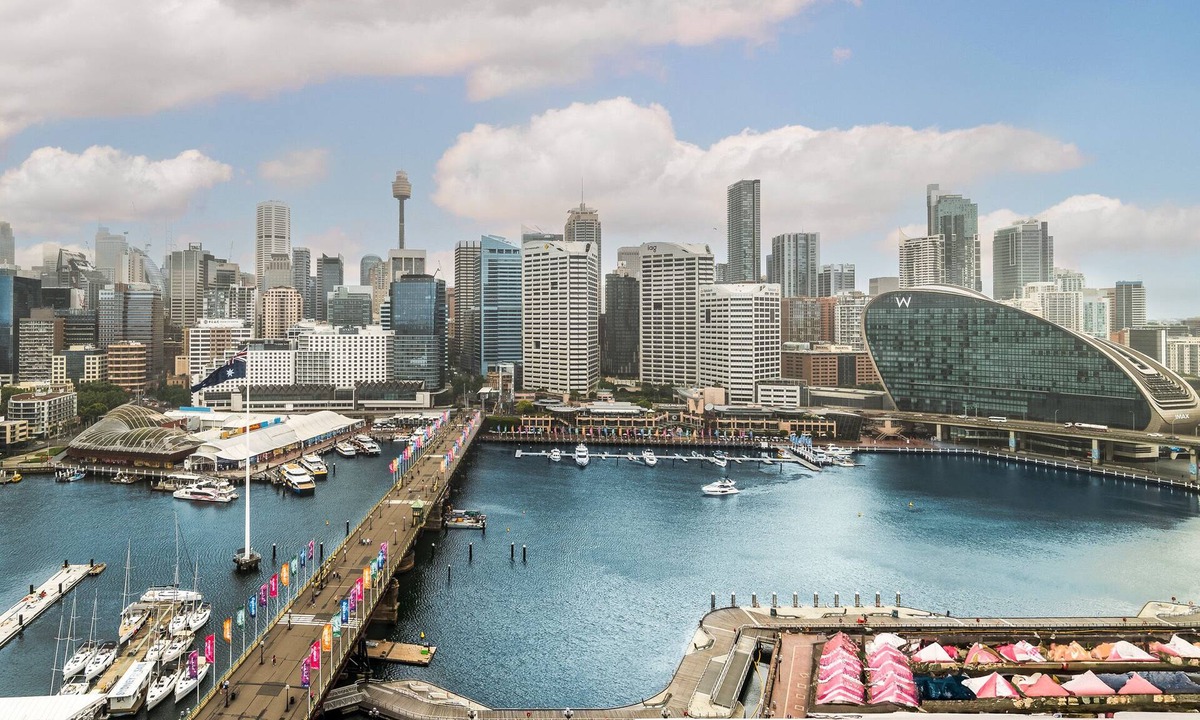 Darling Harbour Apartment | 2BR Darling Harbour Apartment with Rooftop Pool & Free Parking