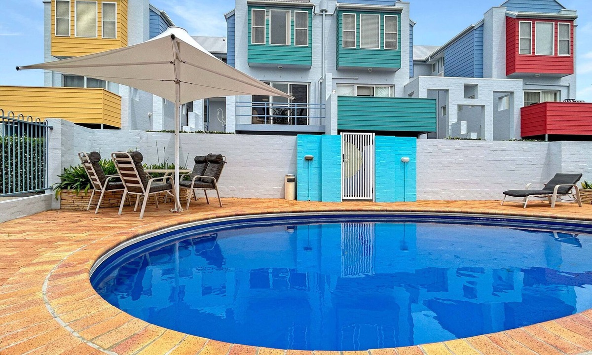Batemans Bay House | 3-Bed with Alfresco Dining & Pool in Batemans Bay