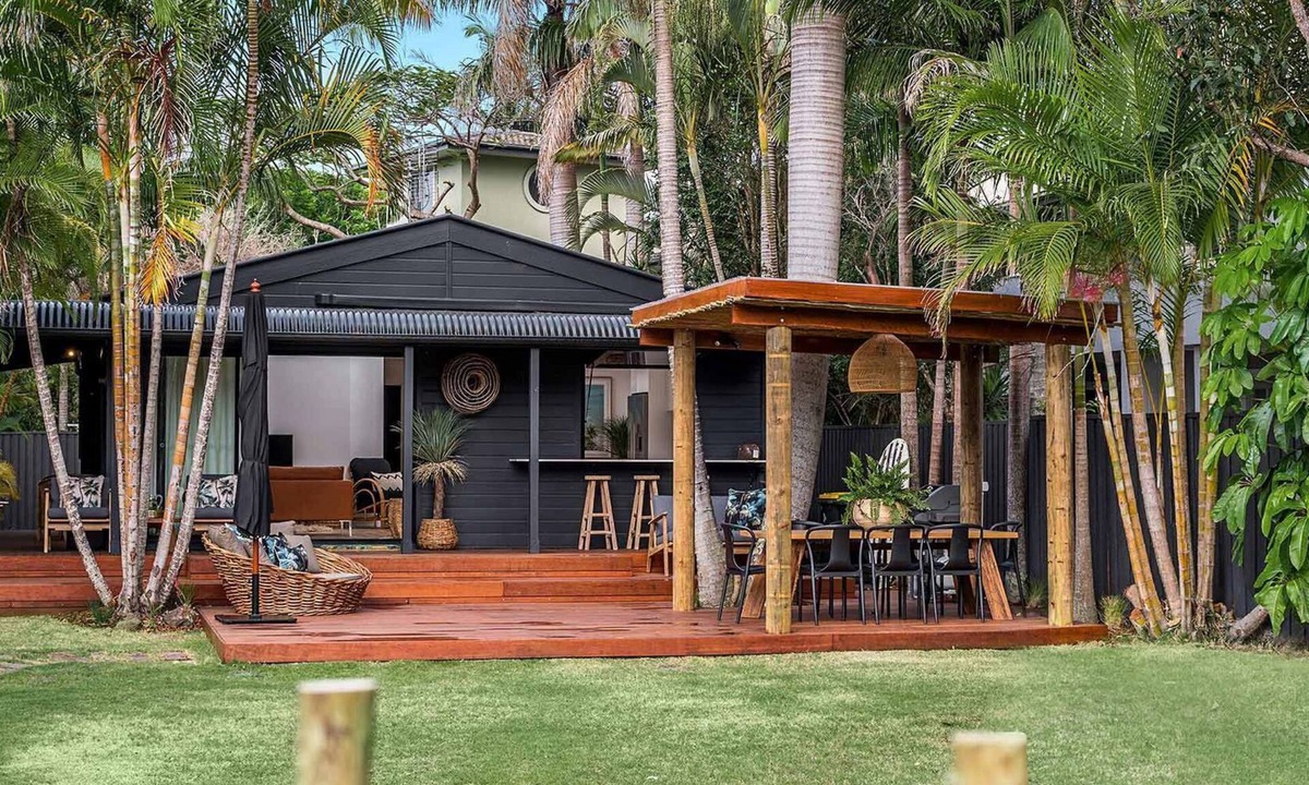 Belongil House | 3 Salty Sisters - Are you looking for the perfect Byron Bay beach getaway?