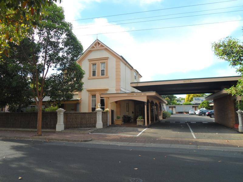 Hyde Park Hotel | 30 m² Motel ∙ 3 guests