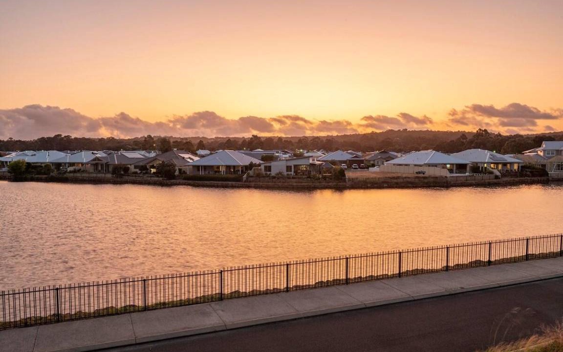 Dunsborough House | 300 m² House ∙ 3 bedrooms ∙ 6 guests