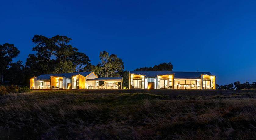 Angaston Resort | 300 m² Resort ∙ 5 bedrooms ∙ 10 guests