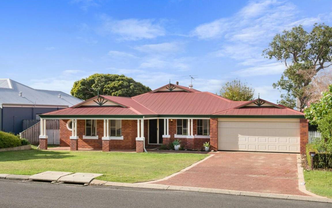 Dunsborough House | 350 m² House ∙ 5 bedrooms ∙ 9 guests