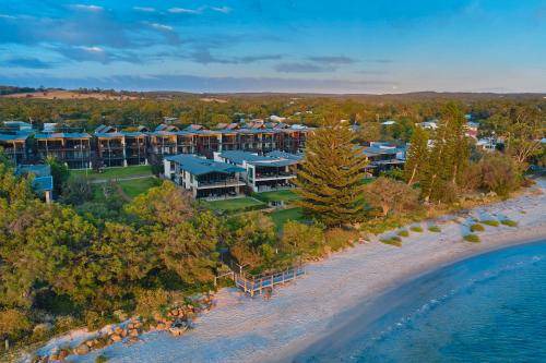 Dunsborough Resort | 360 m² Resort ∙ 5 bedrooms ∙ 12 guests
