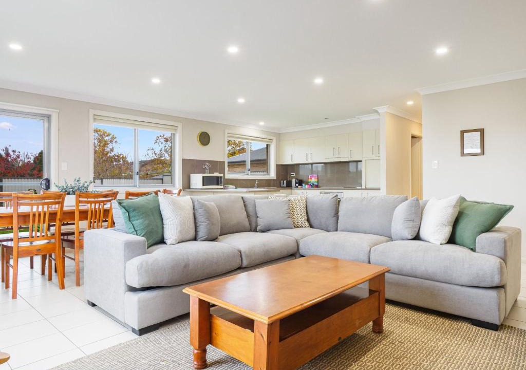 Berridale House | 3A Kunama - 4BR House l Central Location l Aircon l WiFi