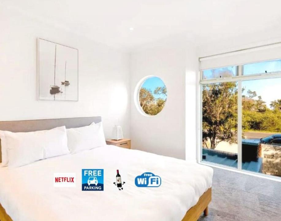 Seaford Apartment | 3Bdrm Beachside Town House with Ocean Views