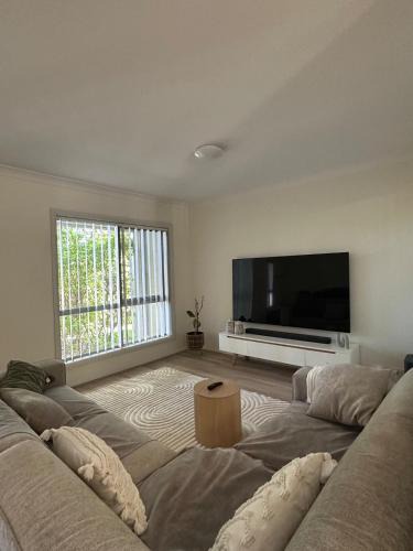 Stanhope Gardens House | 3BR family home, townhouse with free community pool and tennis court access