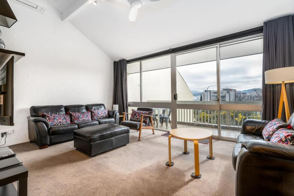 Kingston Apartment | 3BR Loft Apt 1min to Kingston Foreshore - Hosted by Canstay