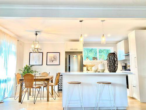 Rosebud House | 400 m² House ∙ 3 bedrooms ∙ 8 guests