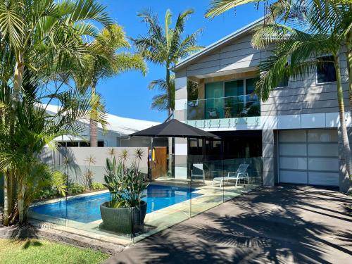 Mudjimba House | 400 m² House ∙ 5 bedrooms ∙ 10 guests