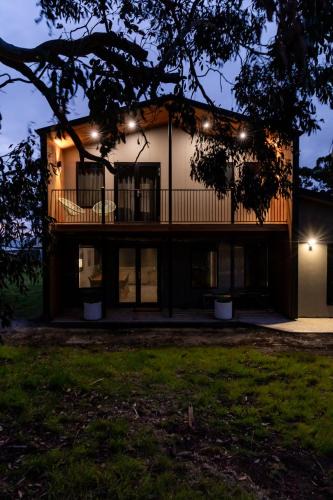 Surveyors Bay House | 44onRoaring - in the Huon Valley