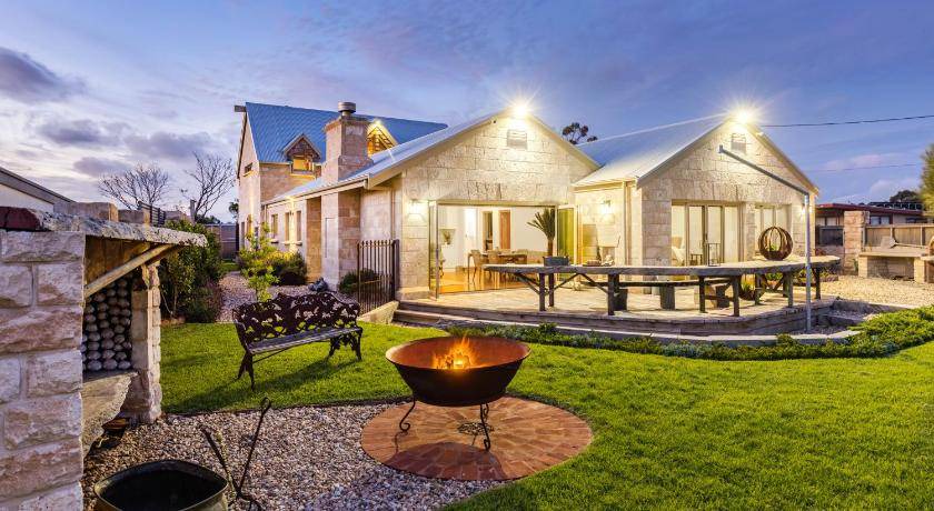 Tulka House | 455 m² House ∙ 5 bedrooms ∙ 14 guests