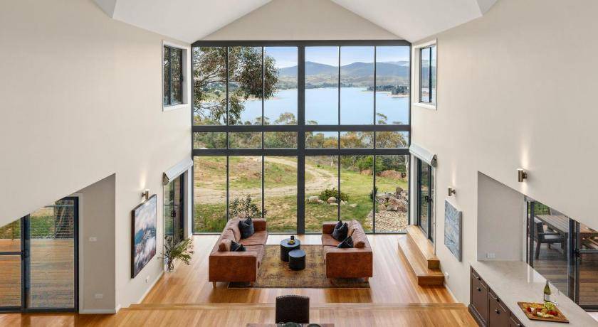 East Jindabyne House | 470 m² House ∙ 6 bedrooms ∙ 14 guests