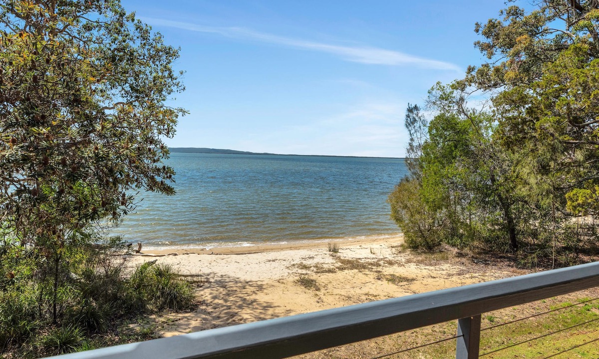 Boreen Point House | 5-Bedroom Oasis with Private Beach.