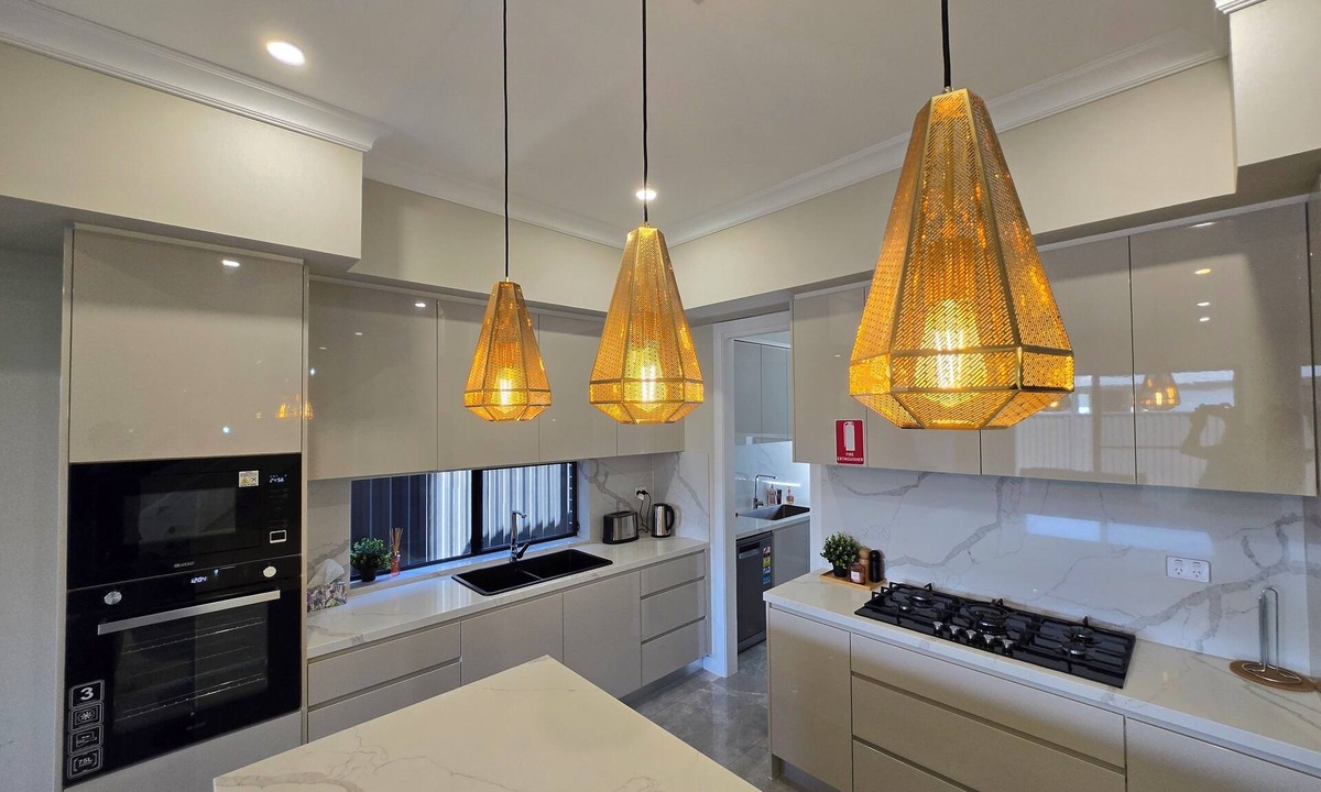 Oran Park House | 5 Beds in 4 Bedroom House in Oran Park