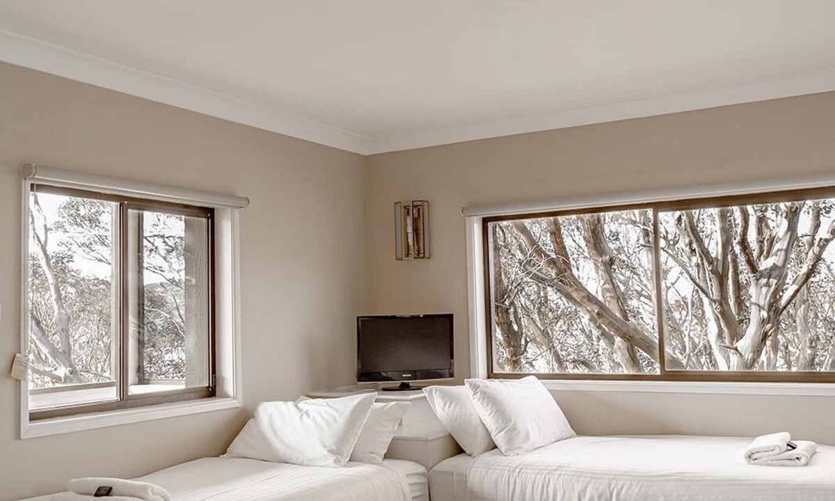 Perisher Valley Hotel | 5 Share - 5 Share Room - Mt Perisher Views