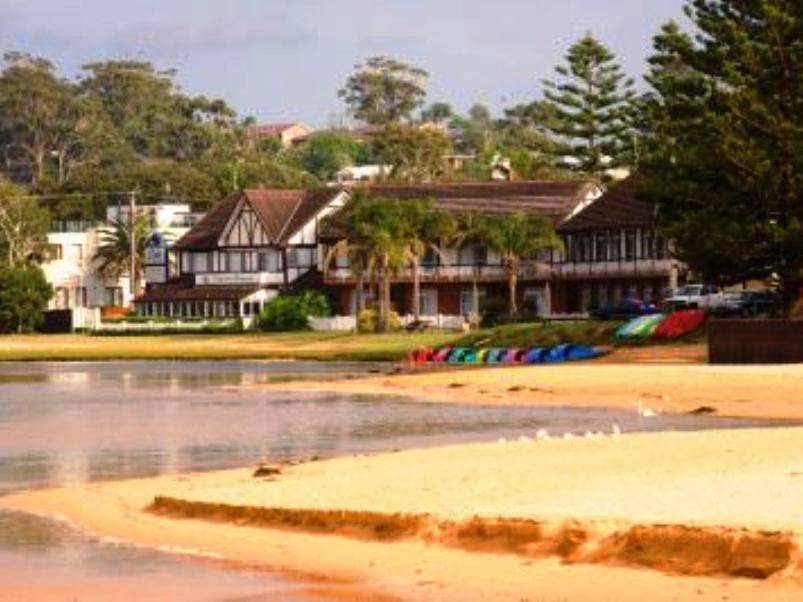 Wamberal Cabin | 50 m² Lodge ∙ 3 bedrooms ∙ 127 guests