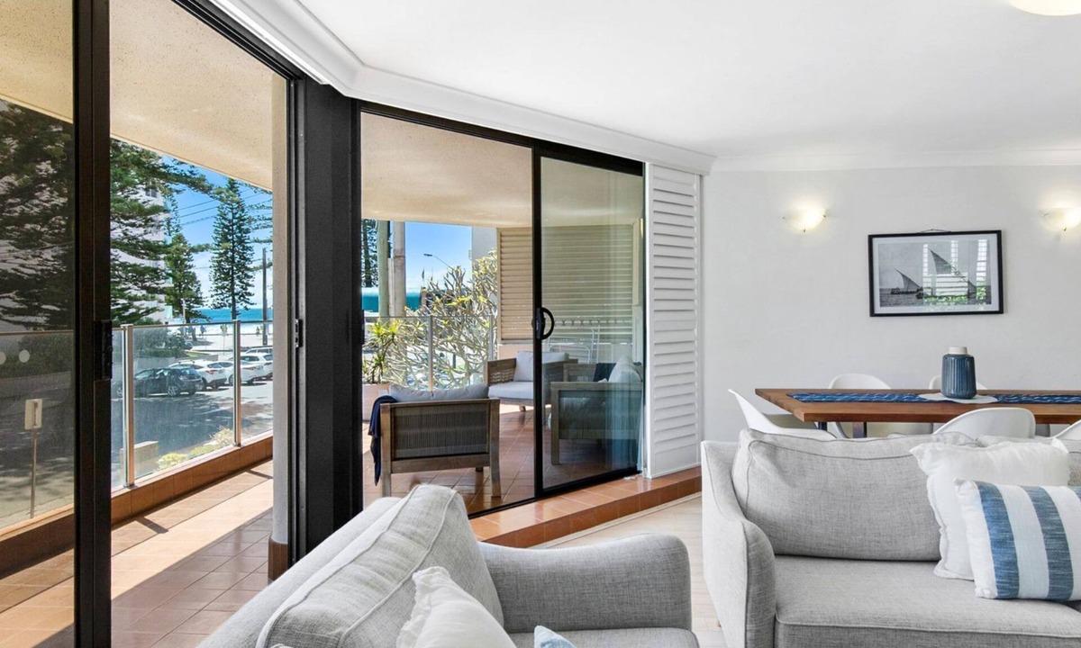 Manly Apartment | 50m to Manly beach - 3 bedrooms + pets welcome