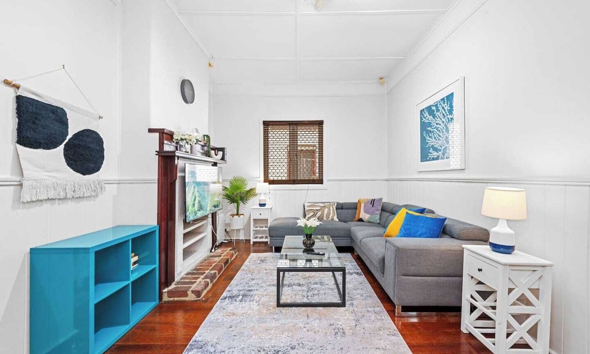 East Victoria Park House | 59 Balmoral - Classic Australian Charm