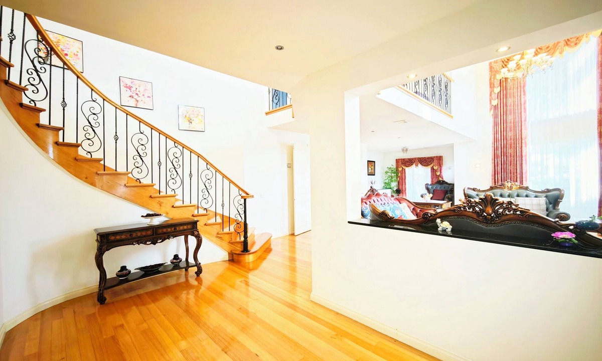 Keysborough House | 6 BR 3 BATH large mansion, 3 king beds, 4 queen beds, 5-star supreme enjoyment