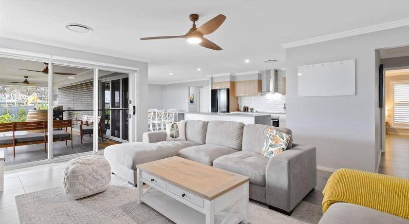 Cessnock House | 684 m² House ∙ 4 bedrooms ∙ 8 guests