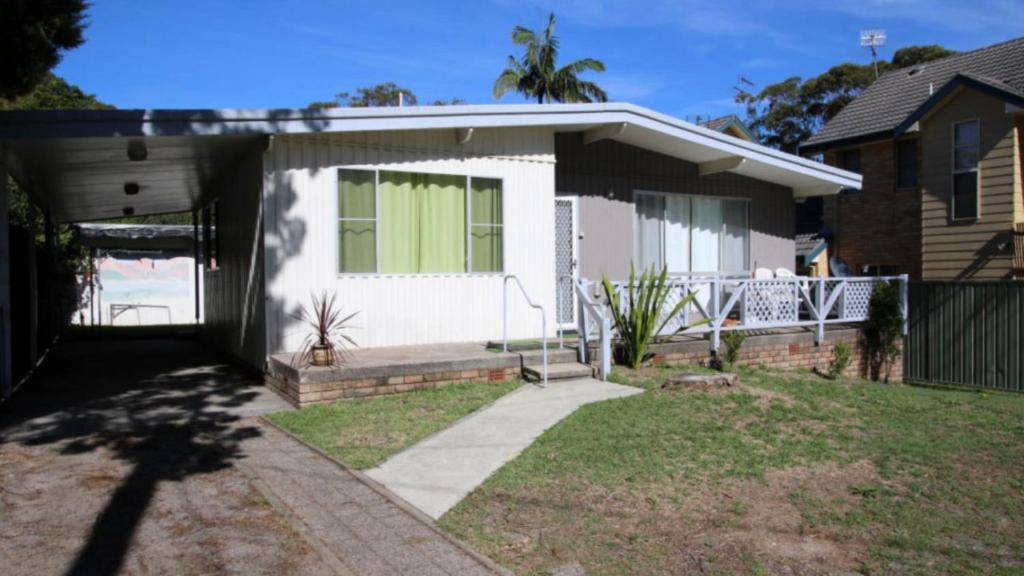 Hawks Nest House | 76 Booner Street Hawks Nest