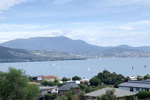 Tranmere Apartment | 80 m² Apartment ∙ 2 bedrooms ∙ 5 guests