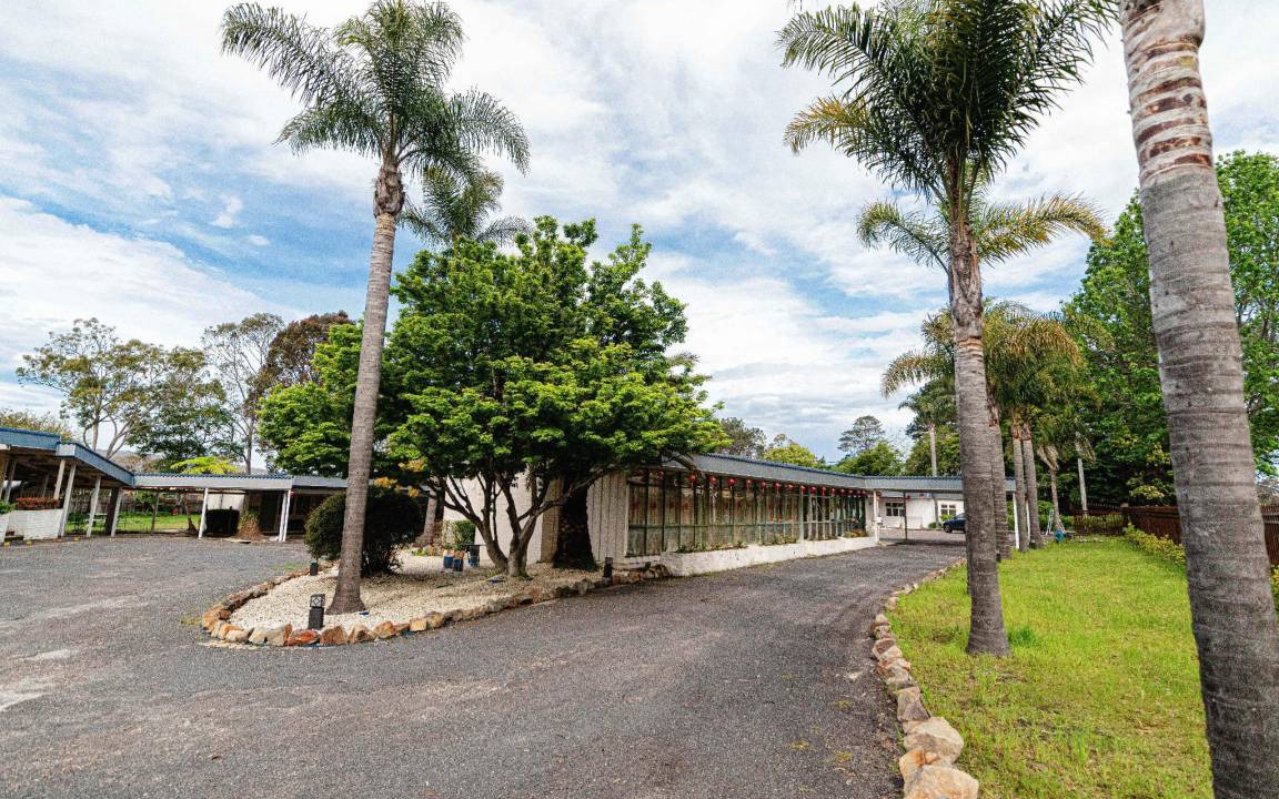 Eden Hotel | 98 m² Motel ∙ 3 bedrooms ∙ 127 guests