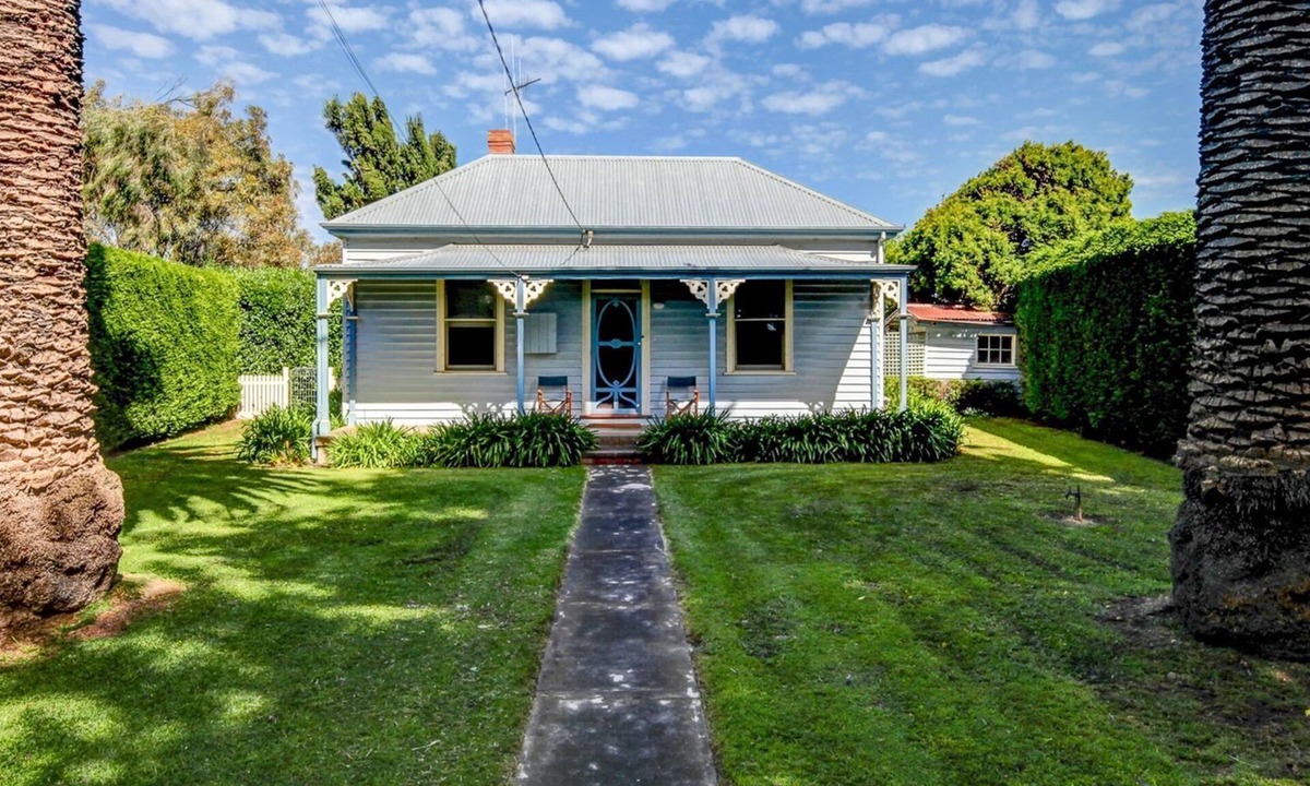 Port Fairy Cottage | A gorgeous Victorian cottage represents that heritage feel of Port Fairy.