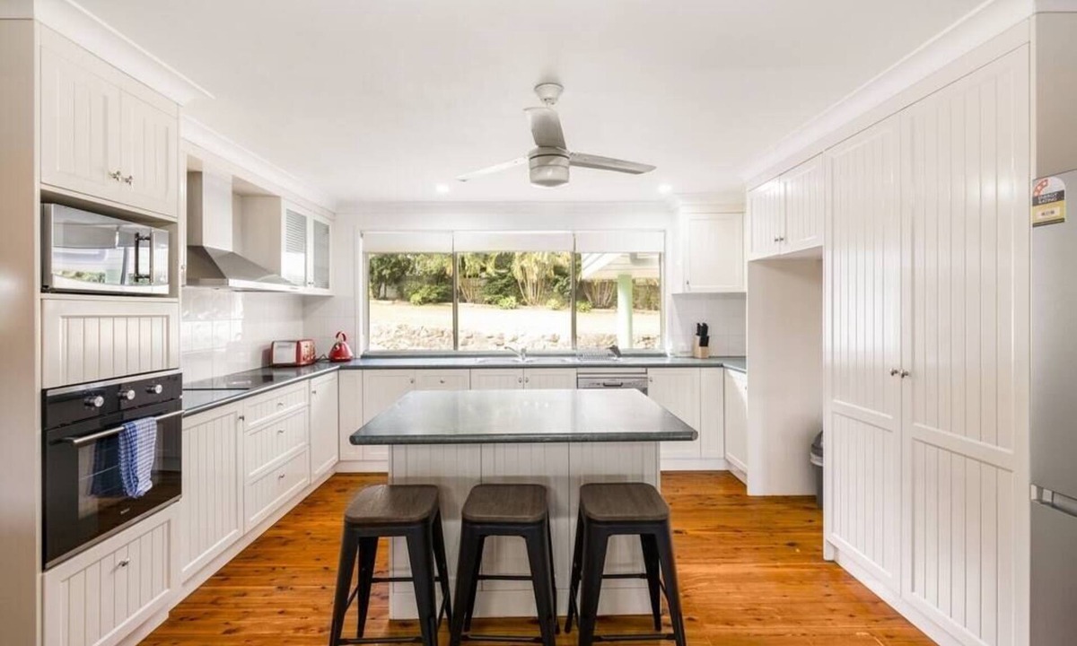 Yatala House | A large house@Yatala Gold Coast andBoating