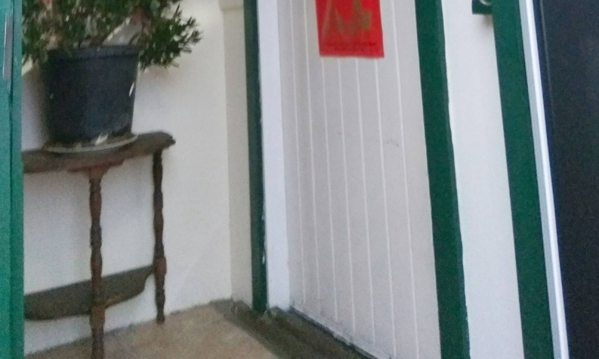 Beverly Hills House | A nice and clean cottage suitable for couple with one - two children.